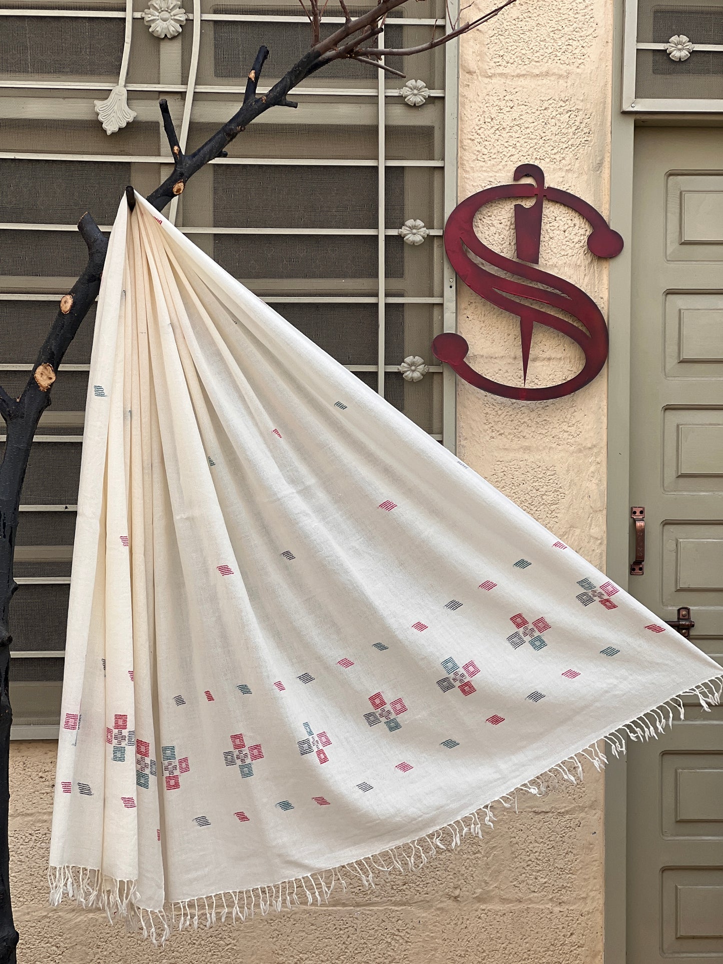 Ladies White Khaddi Embroidery Swati Woolen Shawl | KKW07